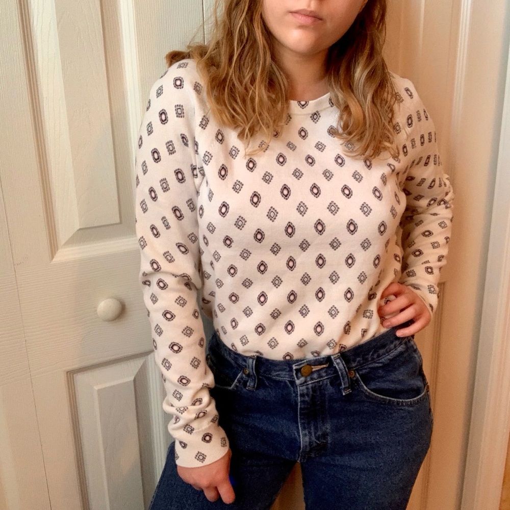 White print loft sweater